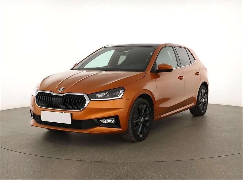 Phoenixorange metallic (metallic) Gebraucht 2023 Skoda Fabia Style Limousine | 21.740 € (Fairer Preis) - Bild 1/4