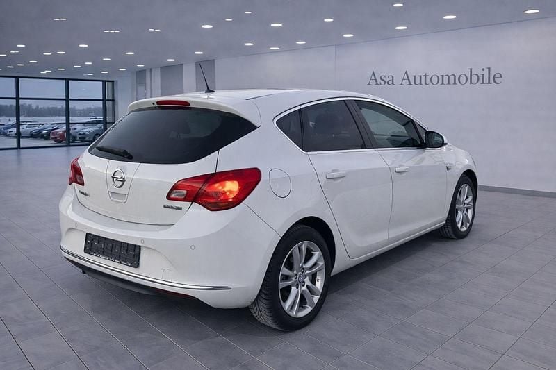 Gebraucht Opel Astra Energy 116 PS (85 kW) 2014 Weiß Limousine