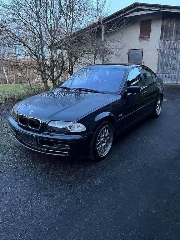 Gebraucht BMW 325 Performance 190 PS (139 kW) 2001 Schwarz Limousine