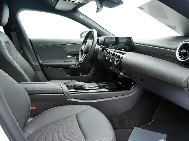 Gebraucht Mercedes CLA200 Shooting Brake 150 PS (110 kW) 2023 Kombi