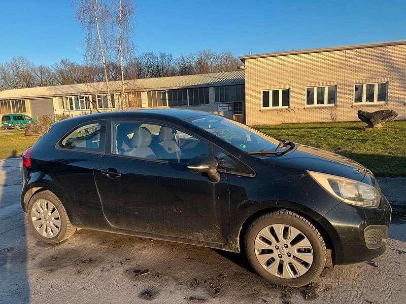 Gebraucht Kia Rio 75 PS (55 kW) 2012 Schwarz Kleinwagen