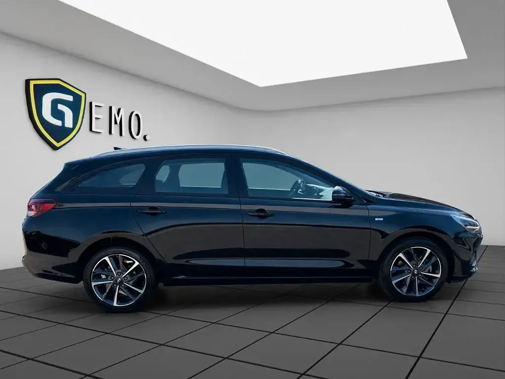 Gebraucht Hyundai i30 Trend 120 PS (88 kW) 2023 Schwarz Kombi