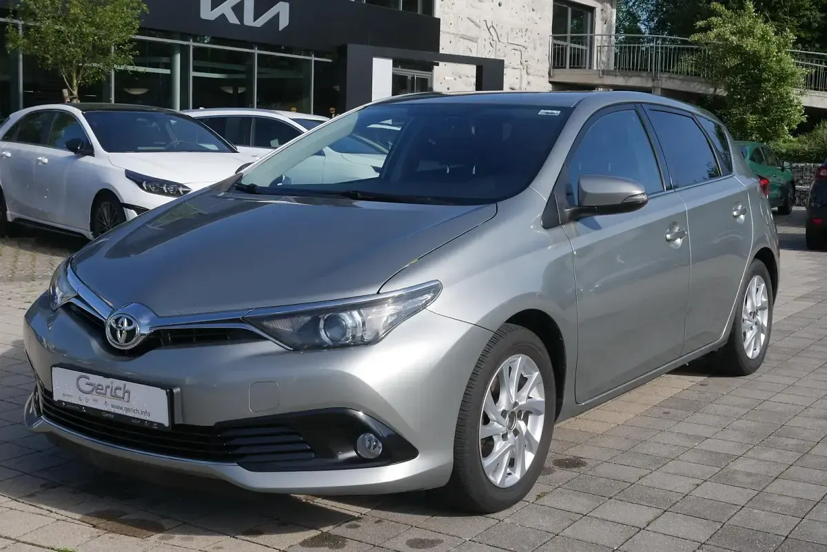 Gebraucht Toyota Auris 116 PS (85 kW) 2016 Limousine
