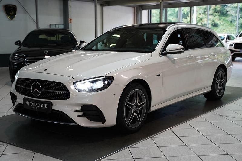 Diamantweiss Gebraucht 2021 Mercedes E300 AMG Kombi | 27.500 € (Fairer Preis) - Bild 1/4