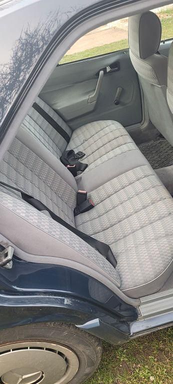 Gebraucht Mercedes 190 101 PS (74 kW) 1990 Blau Limousine