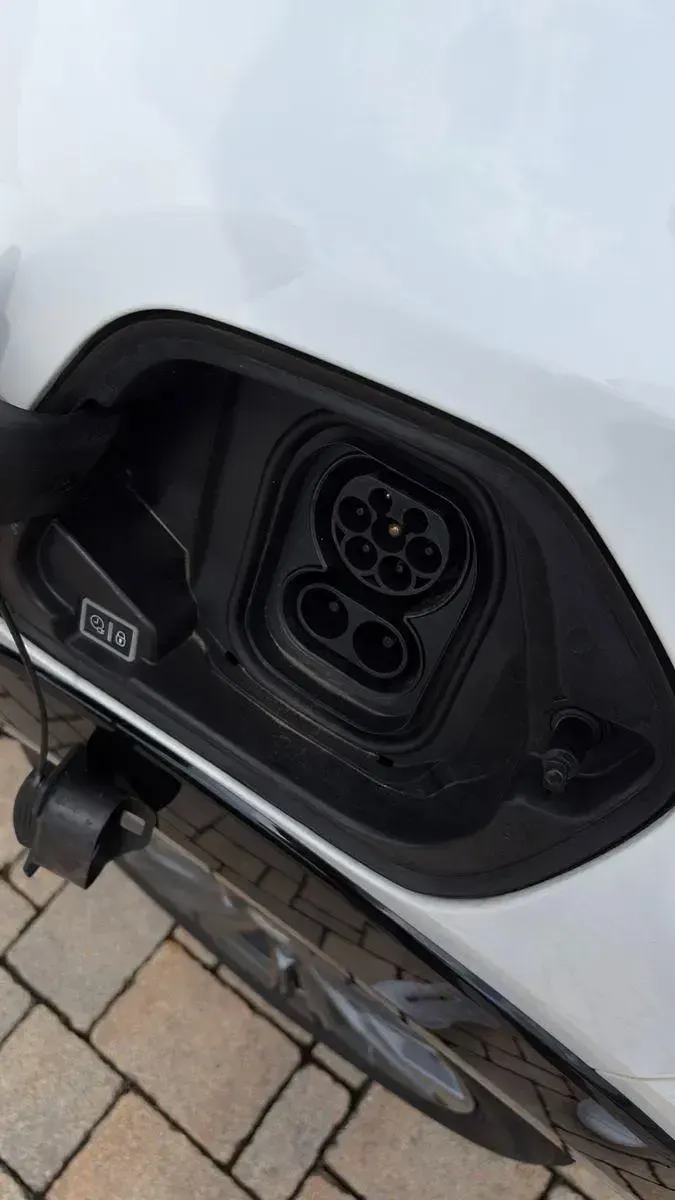 Gebraucht Peugeot e-208 Active 100 kW (136 PS) 2021 Weiß Kleinwagen