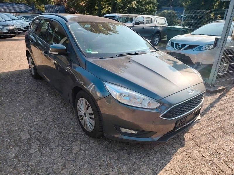 Gebraucht Ford Focus Business Edition 125 PS (91 kW) 2015 Grau Kombi