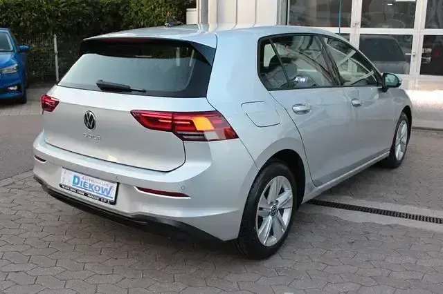 Gebraucht VW Golf VIII Life 110 PS (80 kW) 2023 Silber Limousine