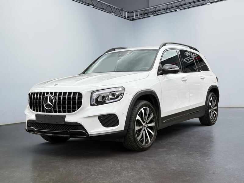 Weiß Gebraucht 2021 Mercedes GLB200 SUV | 30.990 € (Guter Preis) - Bild 1/4