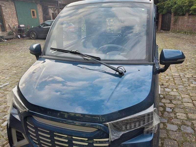 Blau Gebraucht 2023 XEV Yoyo Kleinwagen | 6.900 € - Bild 1/4