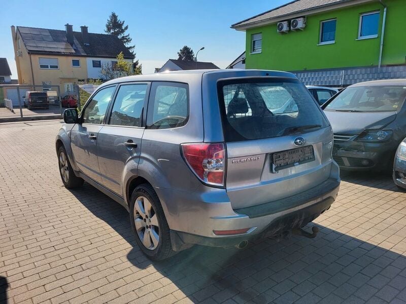 Gebraucht Subaru Forester Active 147 PS (108 kW) 2010 Silber SUV