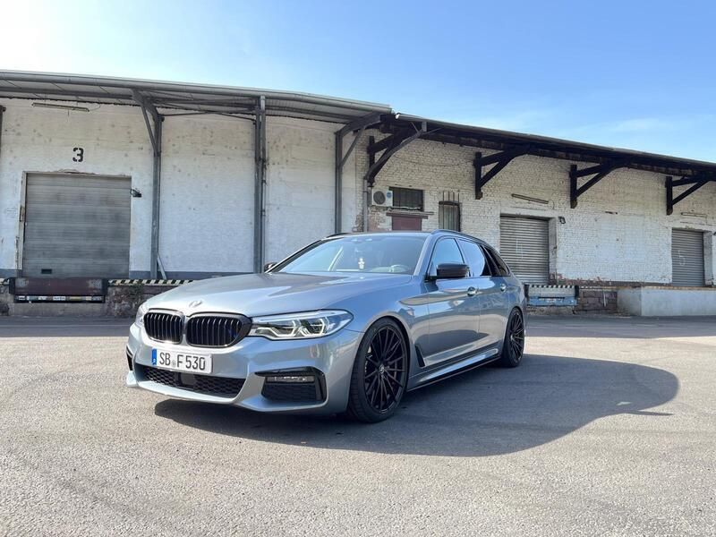 Silber Gebraucht 2017 BMW 530 M Sport Kombi | 32.500 € - Bild 1/4