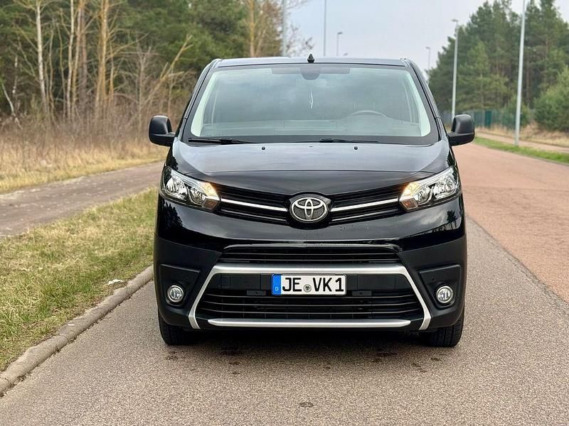 Gebraucht Toyota Proace 141 PS (103 kW) 2023 Schwarz Van / Kleinbus