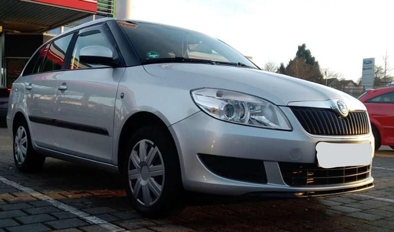 Grau Gebraucht 2012 Skoda Fabia Ambition Kombi | 3.700 € (Guter Preis) - Bild 1/4