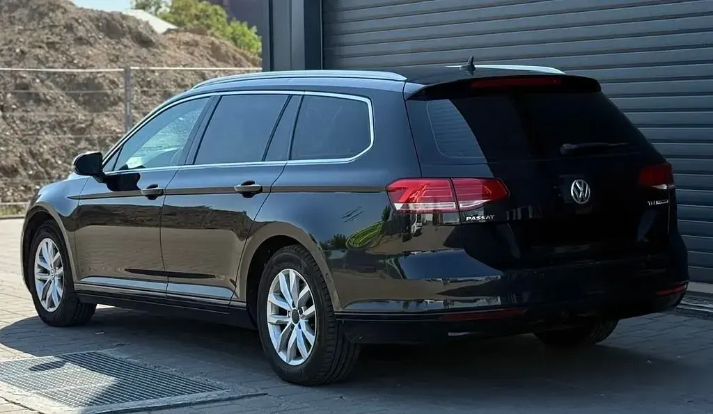 Gebraucht VW Passat Comfortline 120 PS (88 kW) 2017 Schwarz Kombi