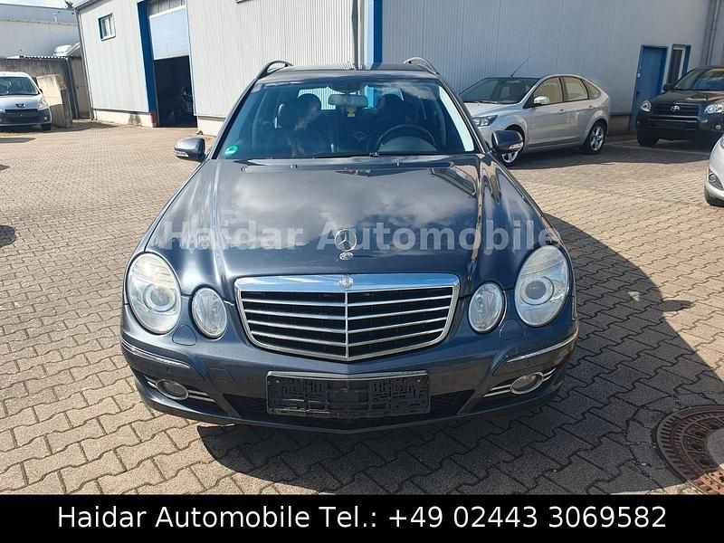 Grau Gebraucht 2008 Mercedes E220 Kombi | 2.590 € - Bild 1/4