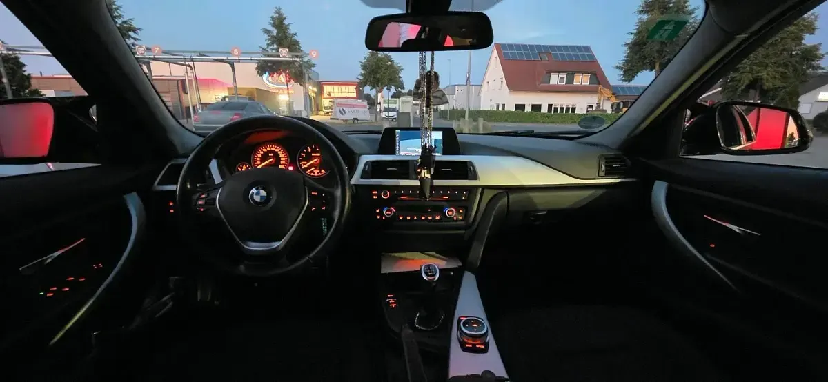 Gebraucht BMW 320 184 PS (135 kW) 2012 Blau Kombi