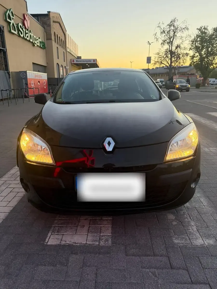Używany Renault Mégane 110 KM (80 kW) 2011 Czarny Sedan/Limuzyna