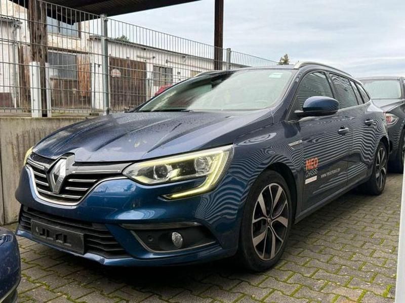 Gebraucht Renault Mégane GrandTour Bose Edition 140 PS (102 kW) 2019 Blau (original) Kombi