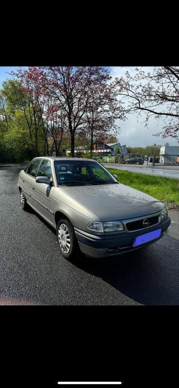 Silber Gebraucht 1996 Opel Astra Limousine | 1.799 € (Fairer Preis) - Bild 1/4