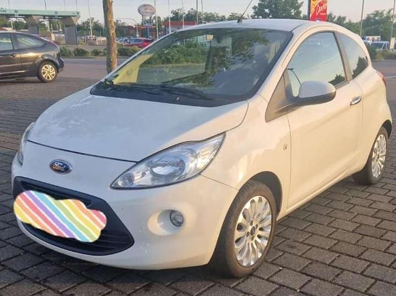 Gebraucht Ford Ka Titanium 69 PS (50 kW) 2012 Weiß Limousine