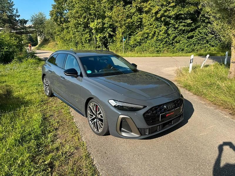 Gebraucht Audi A5 Edition .1 204 PS (150 kW) 2024 Grau Kombi