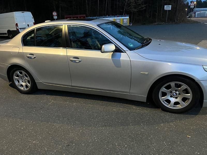 Gebraucht BMW 525 177 PS (130 kW) 2005 Grau Limousine