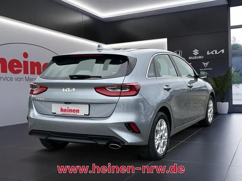 Neu Kia Ceed Vision 140 PS (102 kW) 2025 Andere farbe Kleinwagen