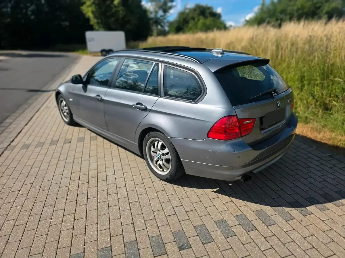 Gebraucht BMW 318 143 PS (105 kW) 2011 Silber Kombi