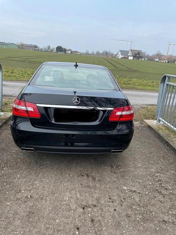 Gebraucht Mercedes E300 AMG 204 PS (150 kW) 2013 Schwarz Limousine