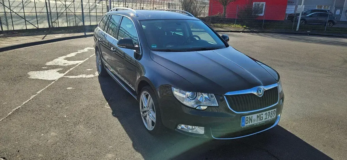 Używany Skoda Superb 170 KM (125 kW) 2012 Czarny Kombi