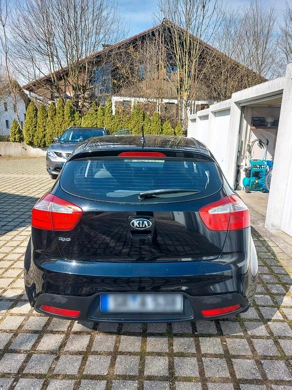 Gebraucht Kia Rio 109 PS (80 kW) 2011 Schwarz Kleinwagen