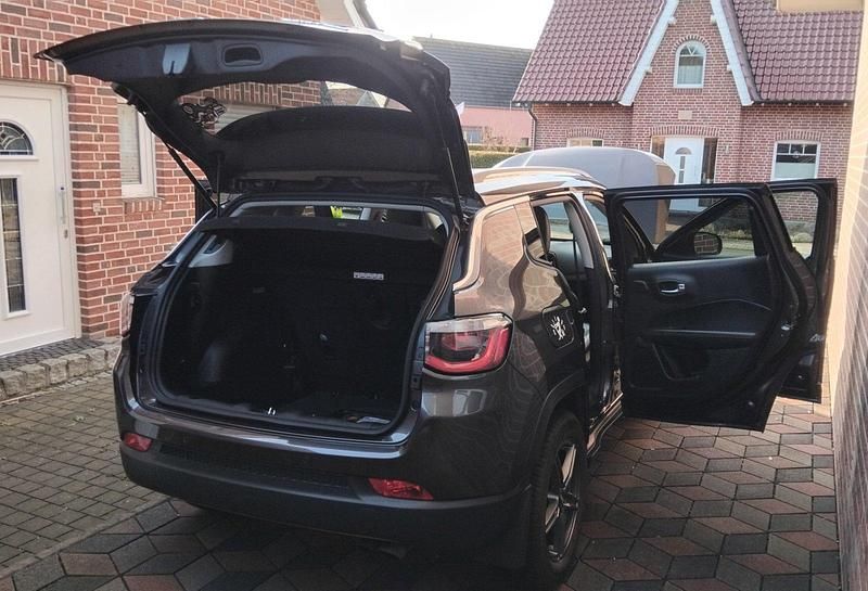 Gebraucht Jeep Compass 140 PS (102 kW) 2018 Braun SUV