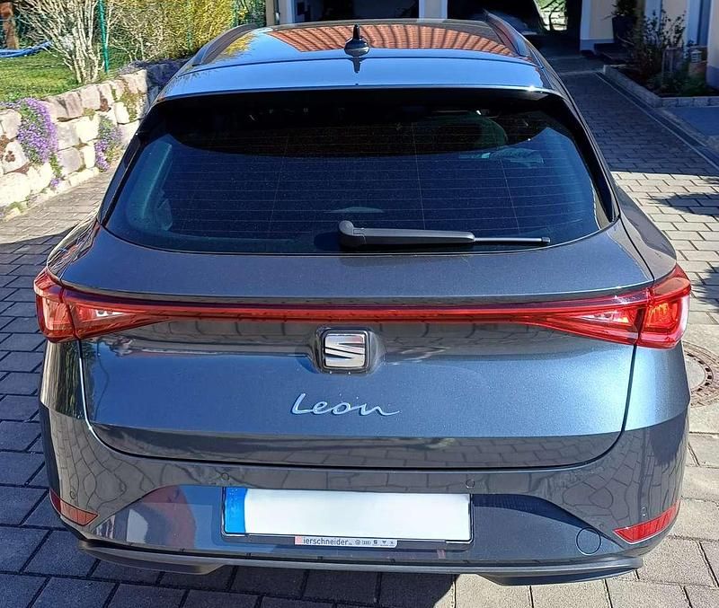Gebraucht Seat Leon Style 150 PS (110 kW) 2021 Grau Kombi