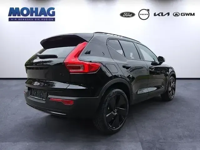 Neu Volvo XC40 Plus 163 PS (119 kW) 2026 Schwarz SUV