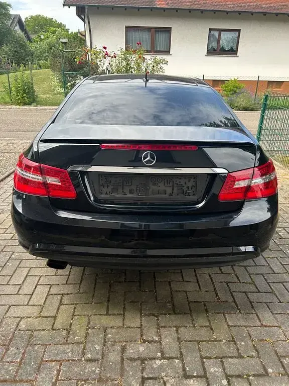 Gebraucht Mercedes E250 204 PS (150 kW) 2009 Schwarz Coupé
