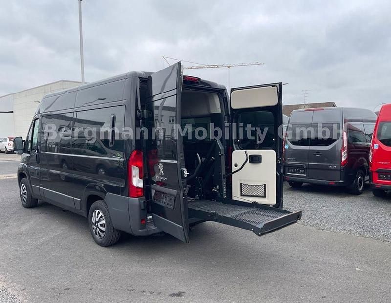 Schwarz Gebraucht 2017 Peugeot Boxer Van | 29.400 € - Bild 1/4