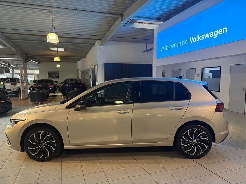 Gebraucht VW Golf VIII Move 116 PS (85 kW) 2024 Silber Limousine