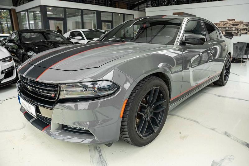 Grau Gebraucht 2019 Dodge Charger SXT Limousine | 25.150 € (Teuer) - Bild 1/4