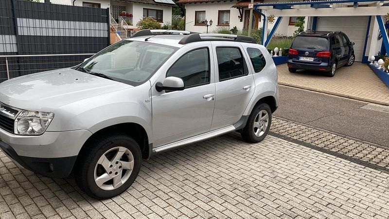 Silber Gebraucht 2011 Dacia Duster SUV | 7.500 € (Teuer) - Bild 1/4