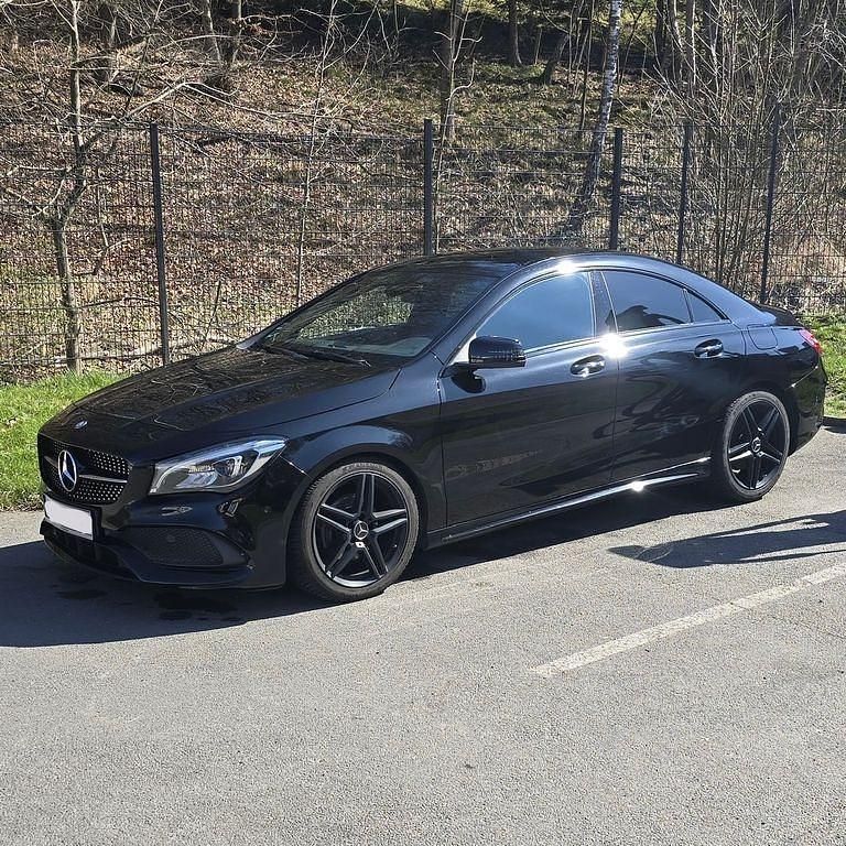 Schwarz Gebraucht 2016 Mercedes CLA200 AMG line Limousine | 18.300 € (Fairer Preis) - Bild 1/4