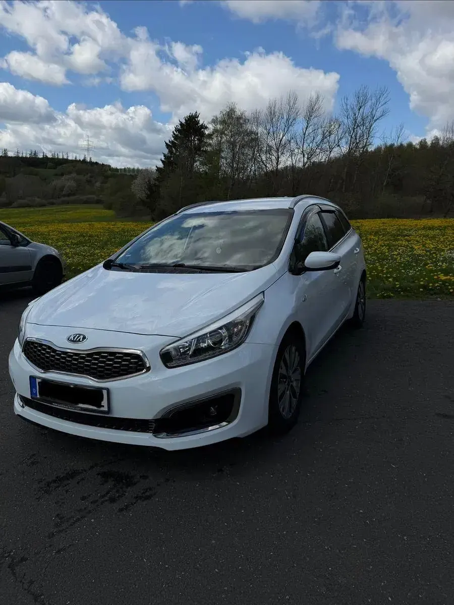 Gebraucht Kia Ceed DREAM-TEAM Edition 136 PS (100 kW) 2018 Weiß Kleinwagen