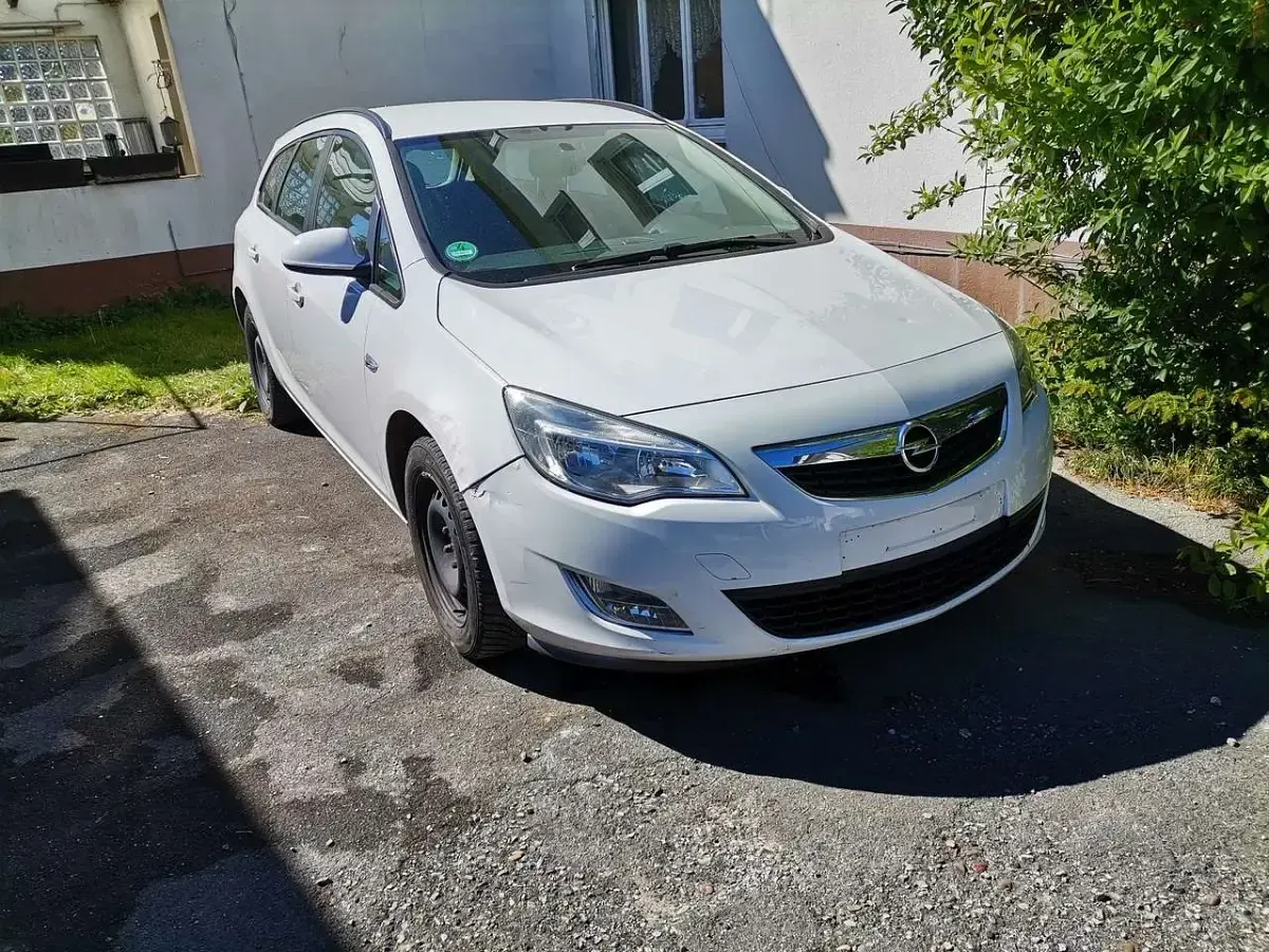 Brugt Opel Astra 140 HK (102 kW) 2012 Hvid Stationcar