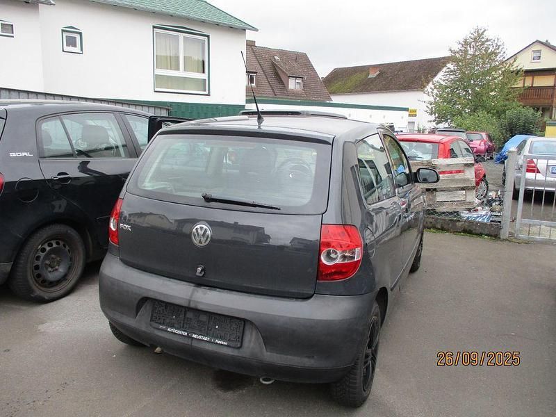Gebraucht VW Fox 54 PS (39 kW) 2010 Schwarz Kleinwagen