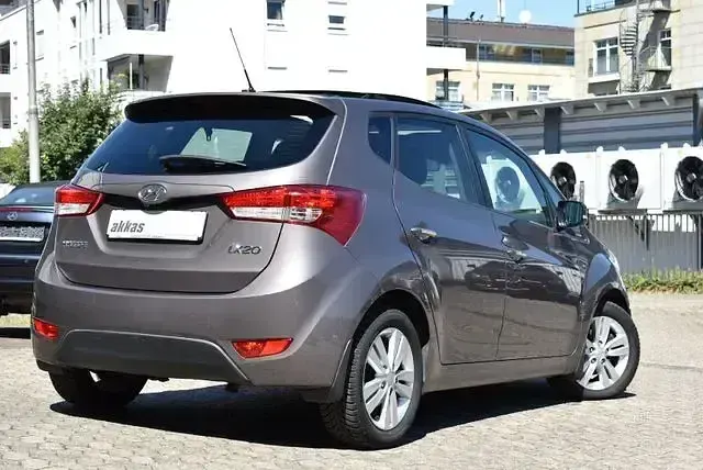 Gebraucht Hyundai ix20 Trend 125 PS (91 kW) 2012 Braun Kleinwagen