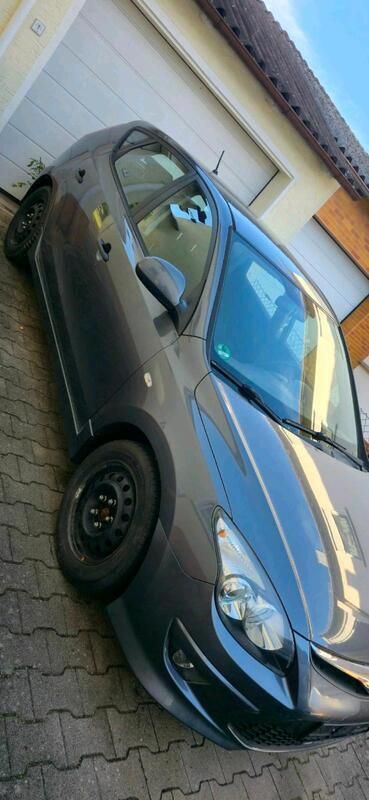 Grau Gebraucht 2011 Hyundai i30 Limousine | 3.000 € (Guter Preis) - Bild 1/4