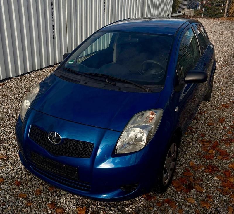Blau Gebraucht 2006 Toyota Yaris Luna Kleinwagen | 1.950 € (Fairer Preis) - Bild 1/4
