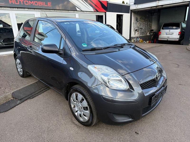 Gebraucht Toyota Yaris Cool 69 PS (50 kW) 2009 Grau Kleinwagen