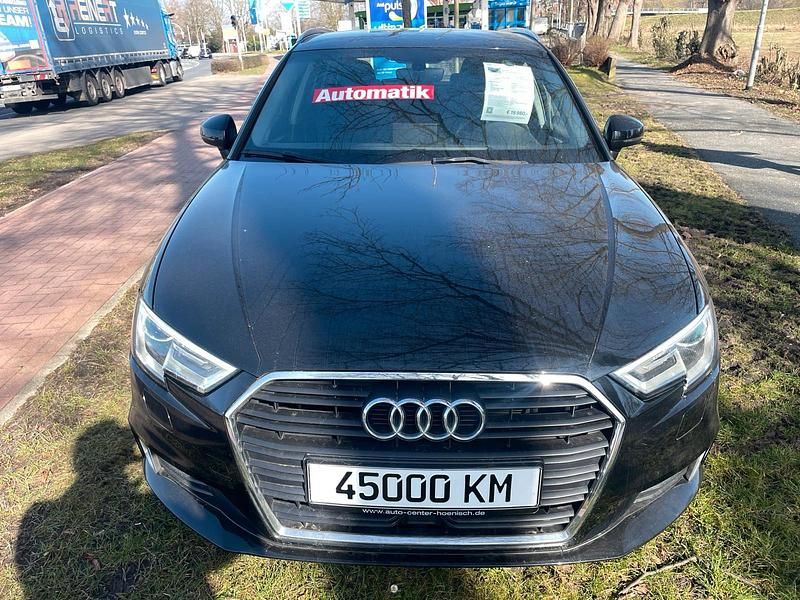 Gebraucht Audi A3 Comfort 116 PS (85 kW) 2018 Schwarz Limousine
