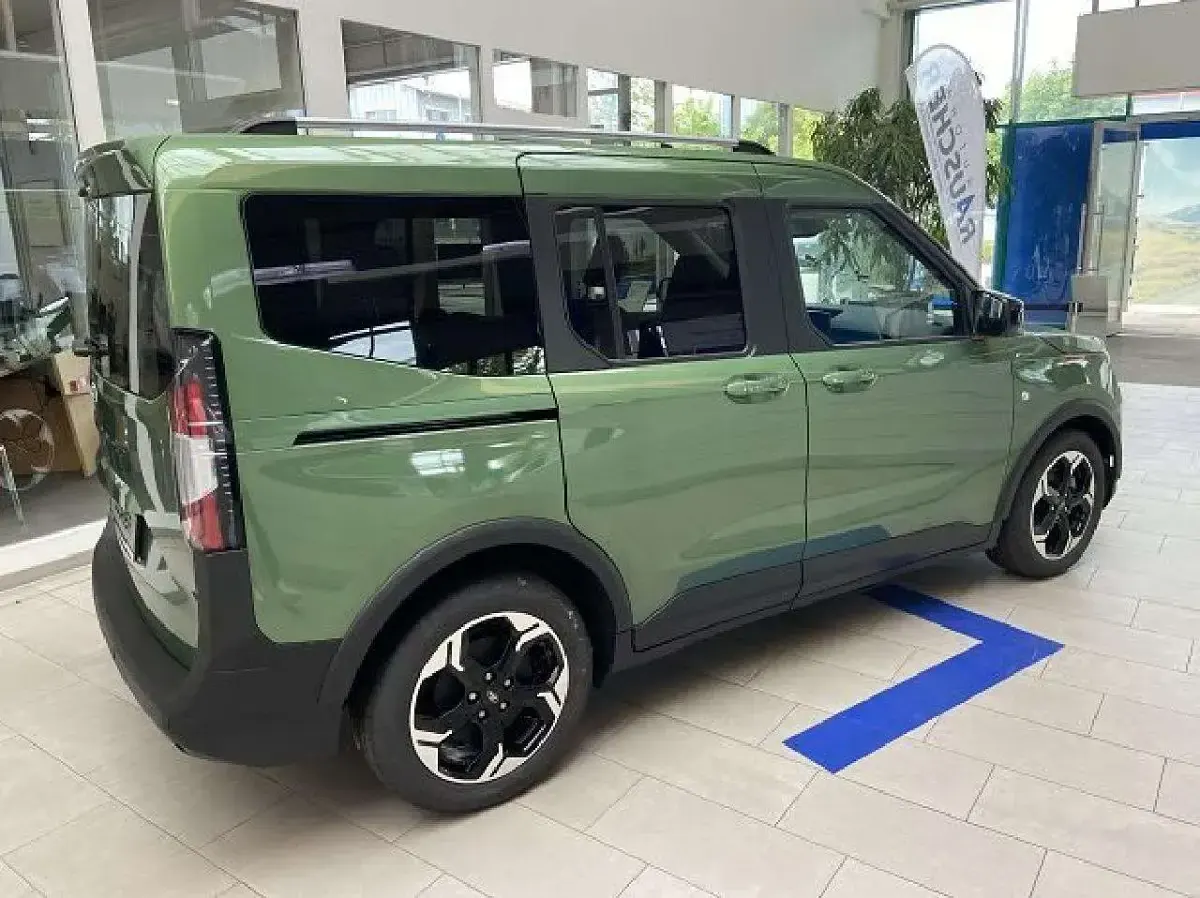 Neu Ford Tourneo Courier Active 100 kW (136 PS) 2026 Bursting green Van / Kleinbus